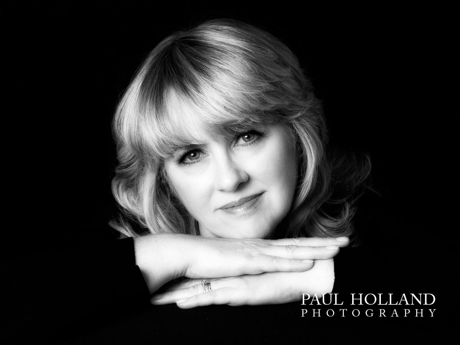 Black and White Photo Shoot in the Studio - 1 person